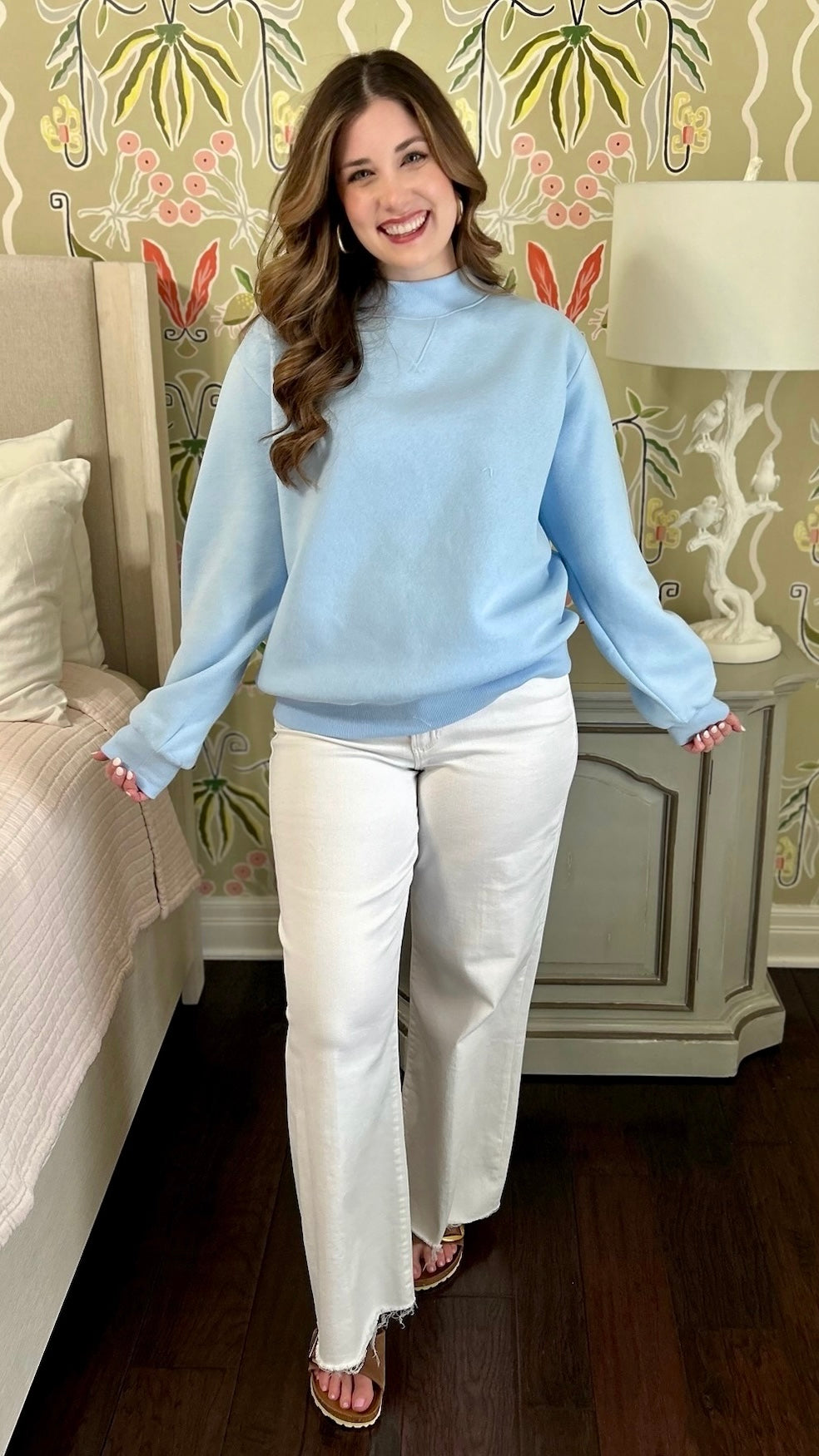 Ava Sweatshirt - Baby Blue