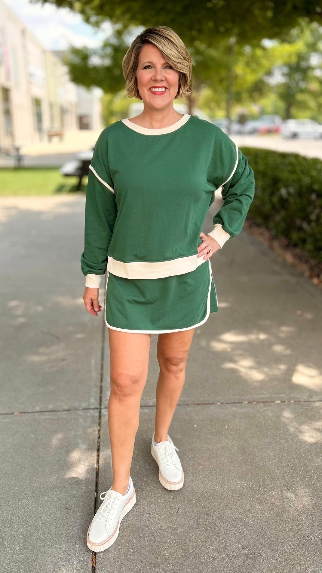 Sporty Chic Sweatshirt - Hunter Green`