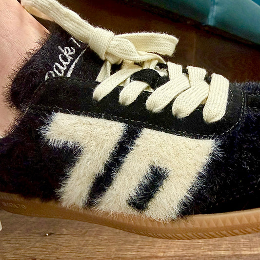 Back 70 Mohair - Black Butter