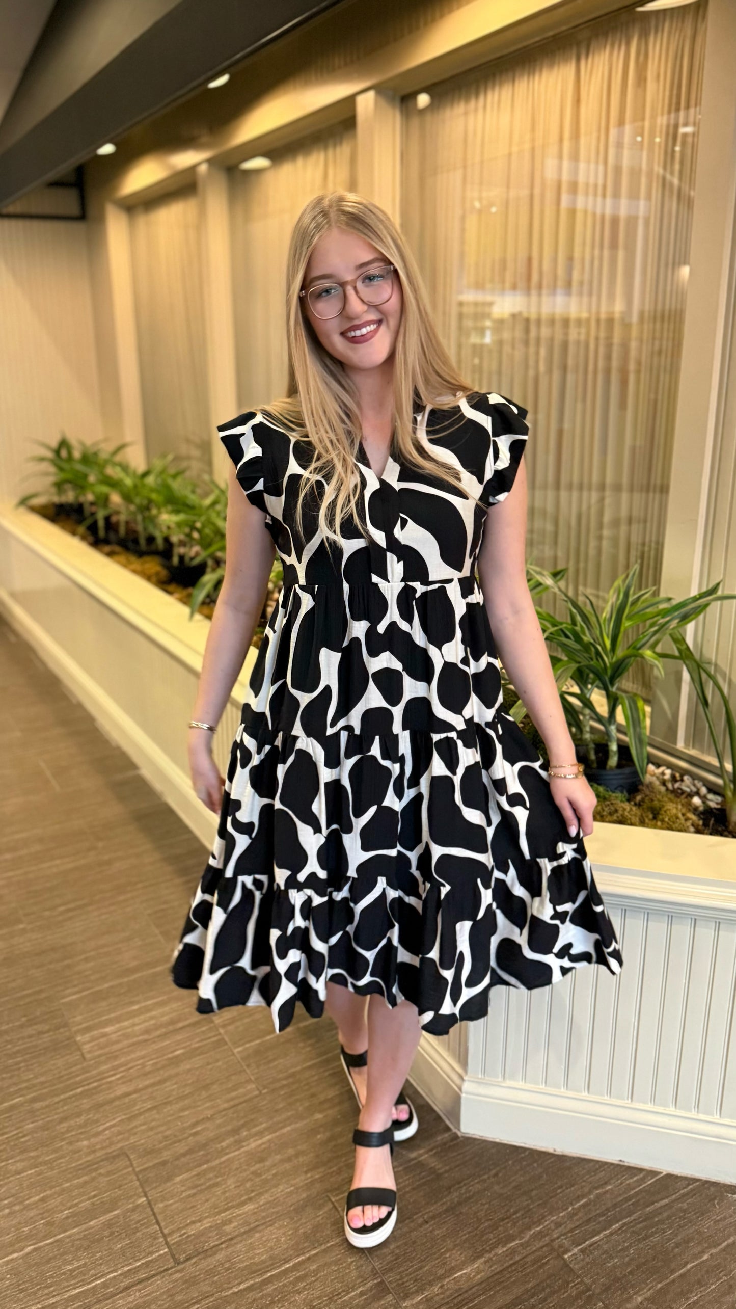 Abby Abstract V Neck Midi Dress - Black/Ivory