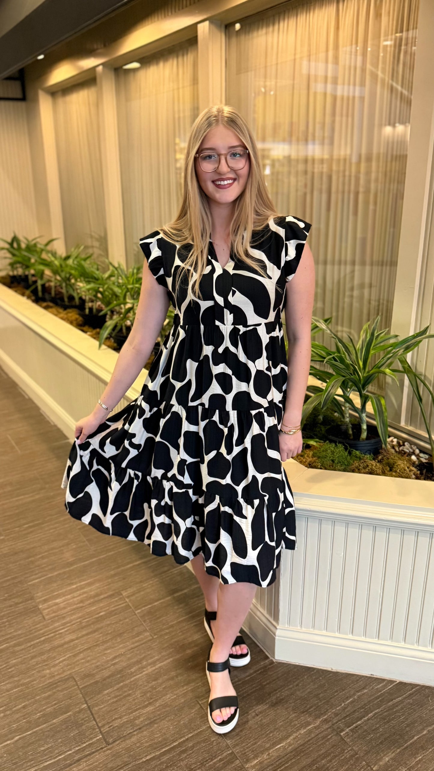 Abby Abstract V Neck Midi Dress - Black/Ivory