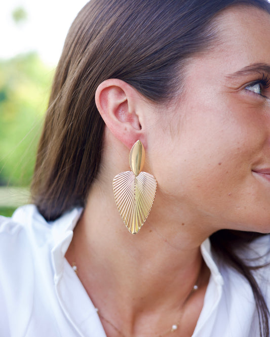 Comb Patterned Leaf Earrings - Gold