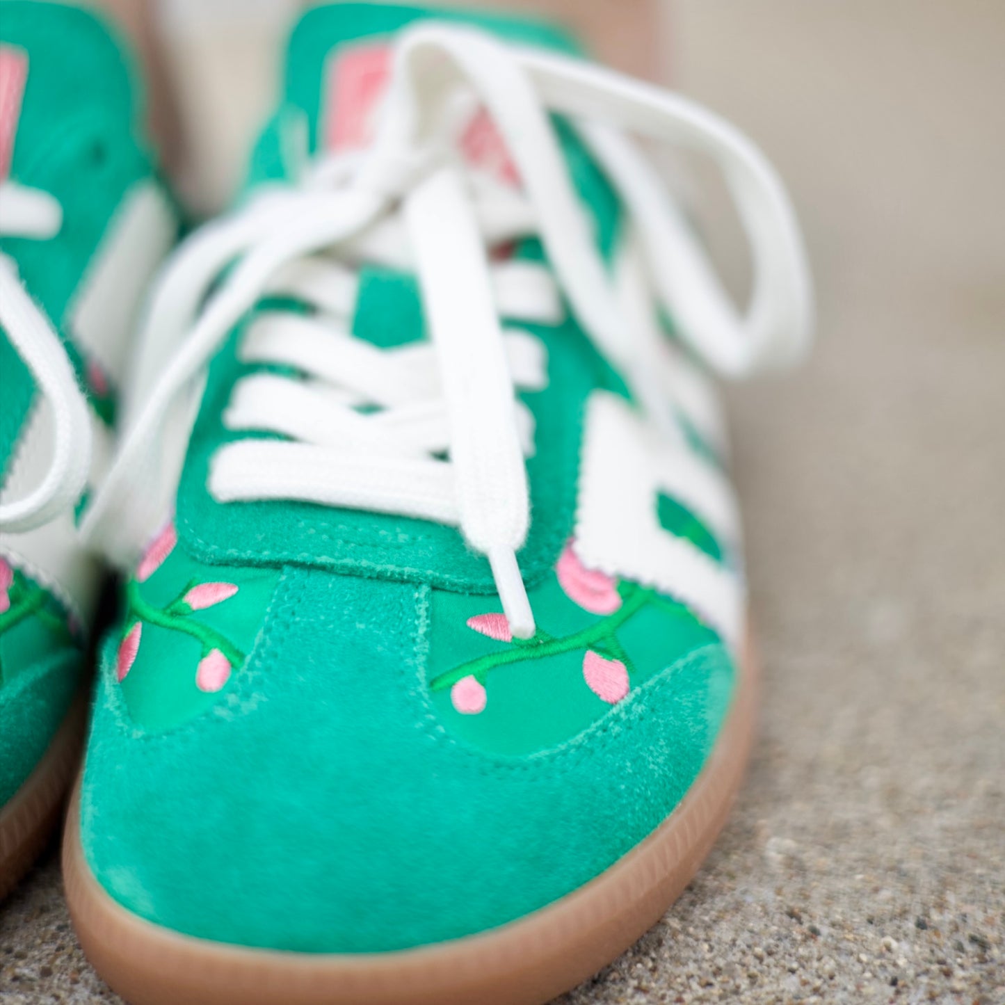 Back70 Ghost - Floral Green