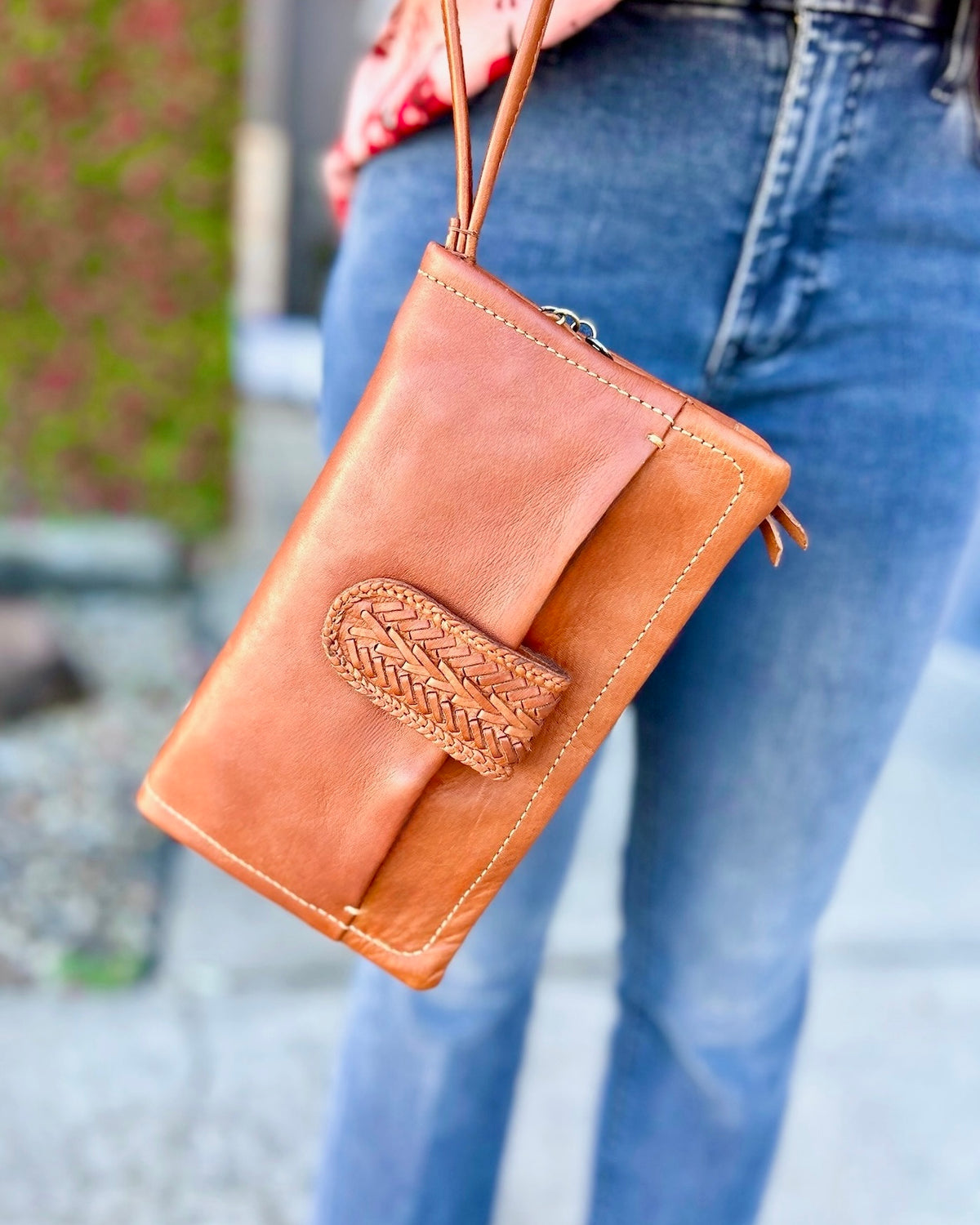 Leather Evolve Wristlet - Kindling Brown