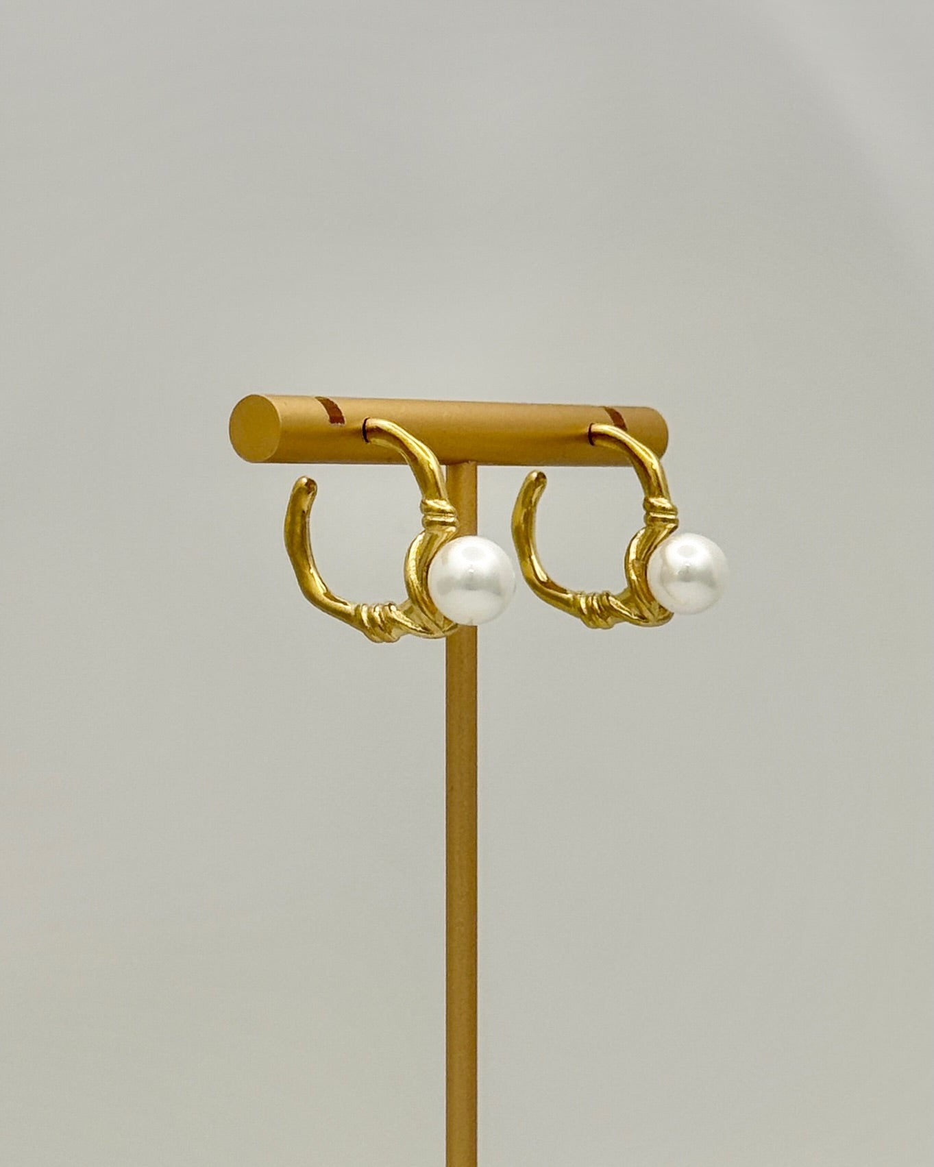 Pearl Kiss Hoops