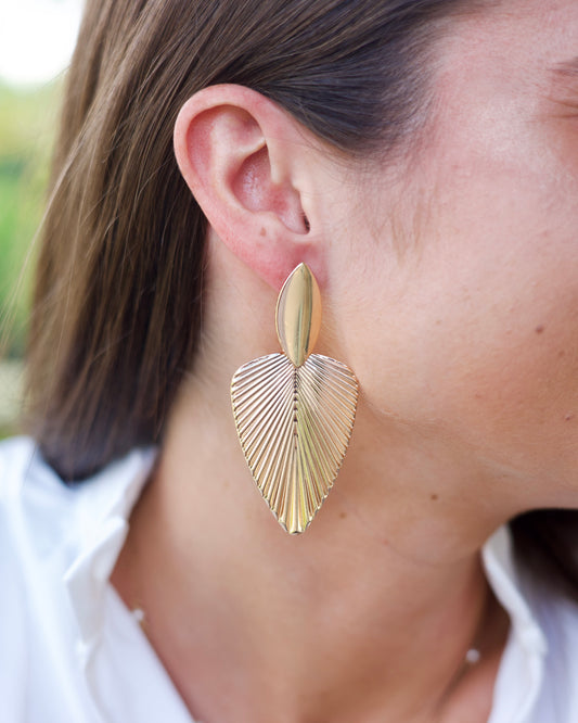 Comb Patterned Leaf Earrings - Gold