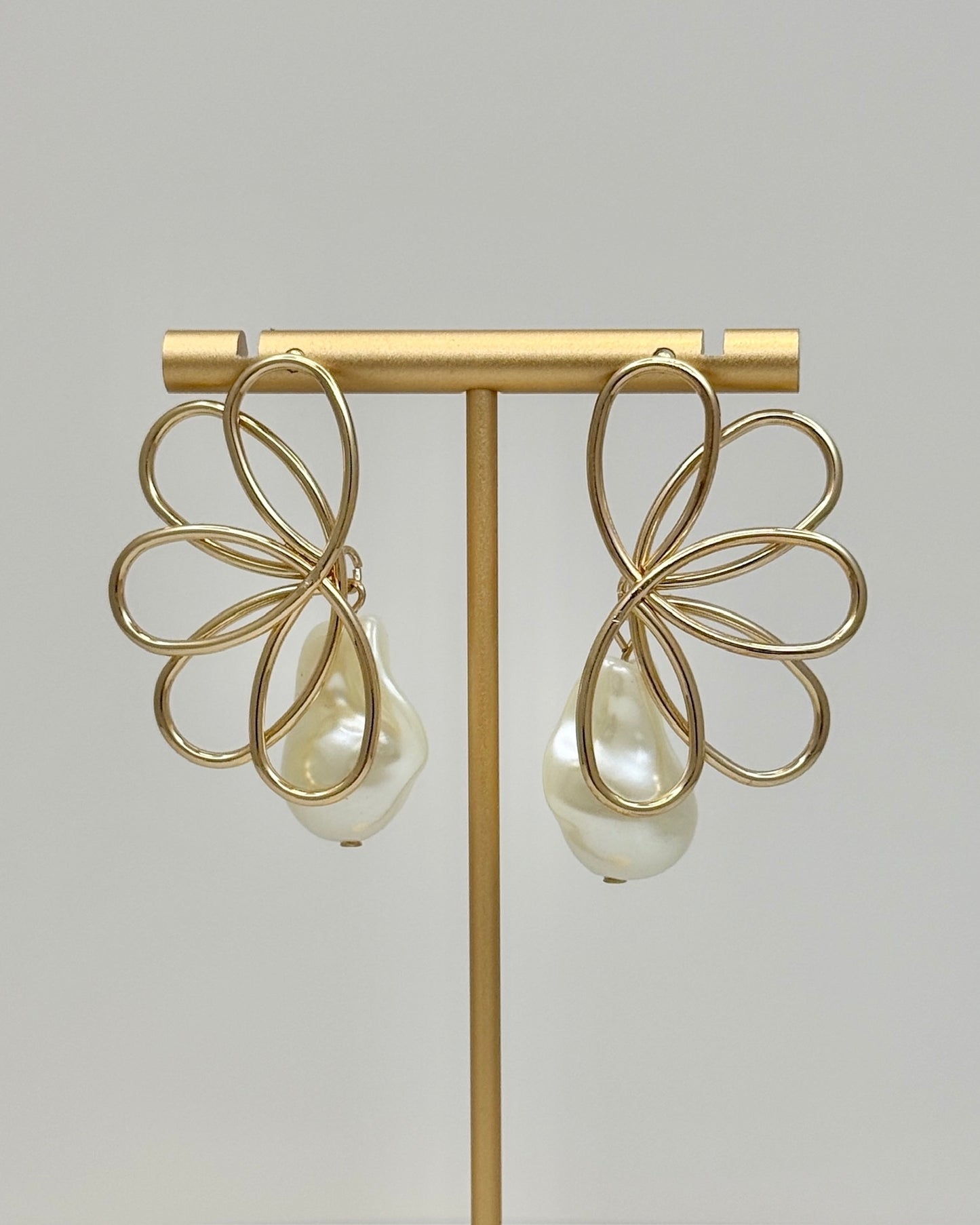 Flower Fan & Pearl Earrings