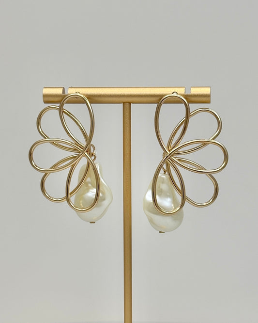 Flower Fan & Pearl Earrings