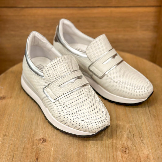 Vaddia Chalk Slip-On Sneaker - White