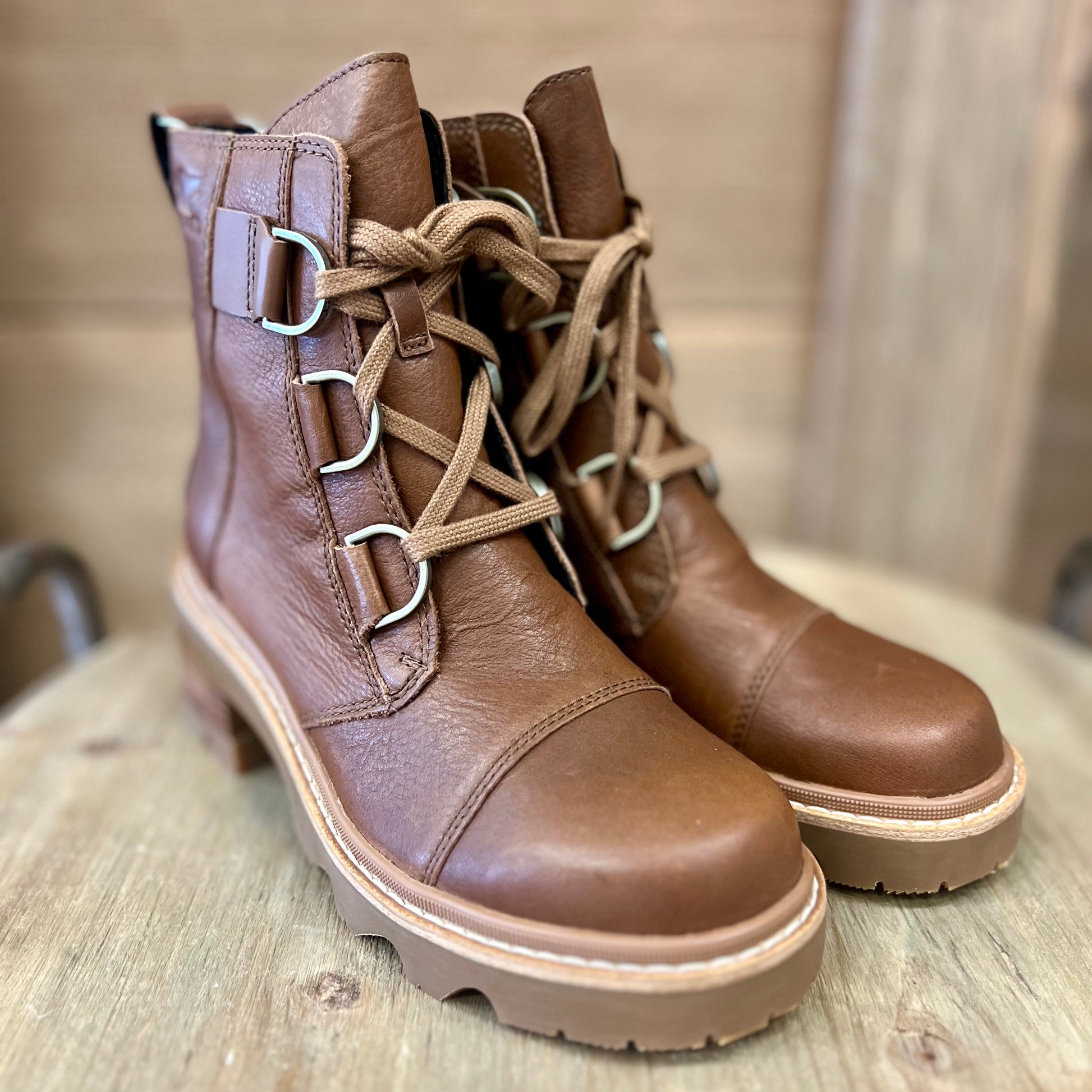 Sorel Joan Now Lace Velvet Tan