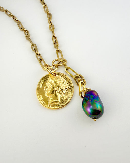 Chunky Chain Necklace With Medalion
