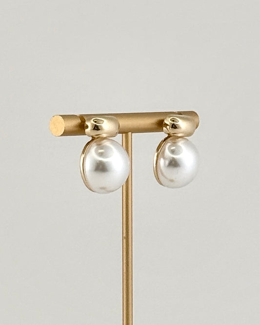 Resin Round Stud Earrings - Pearl